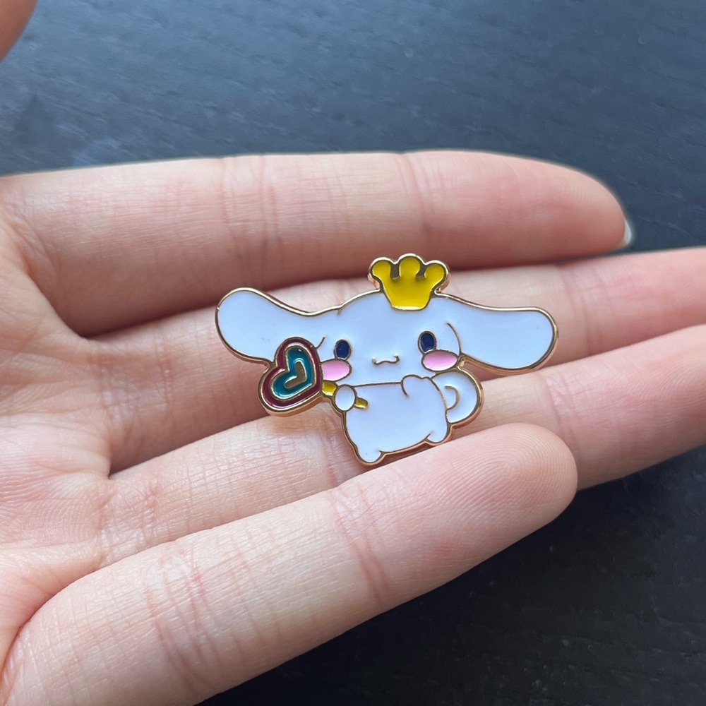 Cinnamoroll pin